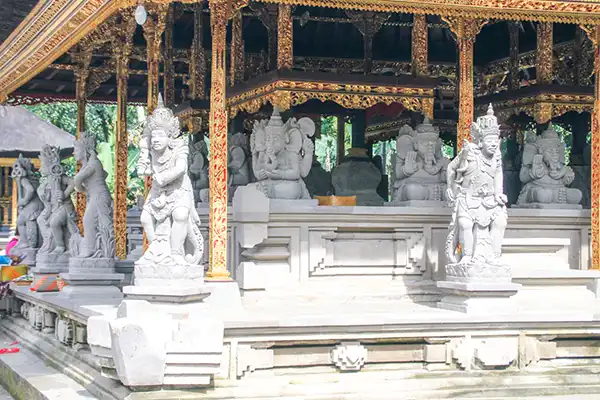 Tirta Empul Tampaksiring | Bali | Indonesië Kleine tempels bij Tirta Empul Tampaksiring